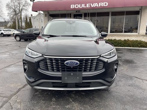 Used 2023 Ford Escape Platinum image 10