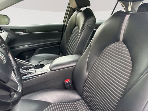 Used 2018 Toyota Camry SE FWD image 23