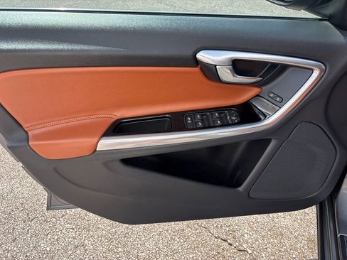Used 2017 Volvo V60 T5 Premier w/ Convenience Package FWD image 19
