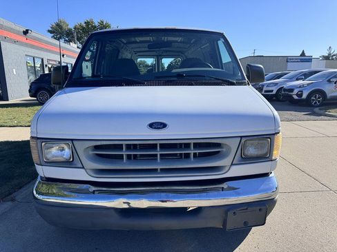 Used 2002 Ford E-250 and Econoline 250 image 2
