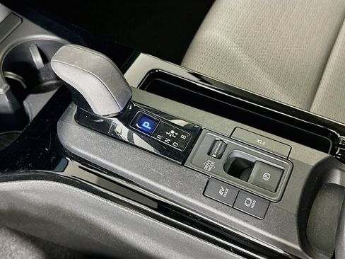 Used 2025 Toyota Prius LE FWD image 24