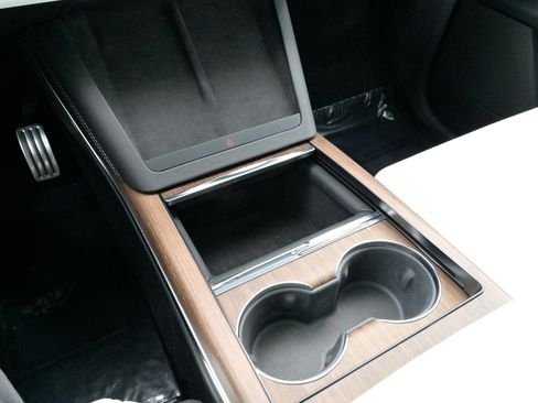 Used 2022 Tesla Model X image 26