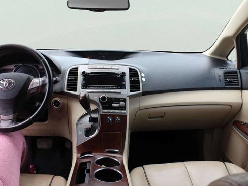 Used 2010 Toyota Venza AWD w/ Comfort Pkg image 8