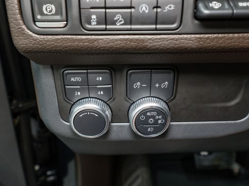 Used 2021 GMC Yukon XL Denali w/ Denali Premium Package image 33