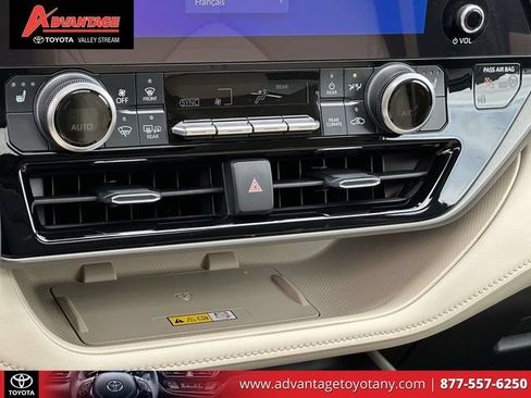 Used 2023 Toyota Highlander XLE AWD/4WD image 35