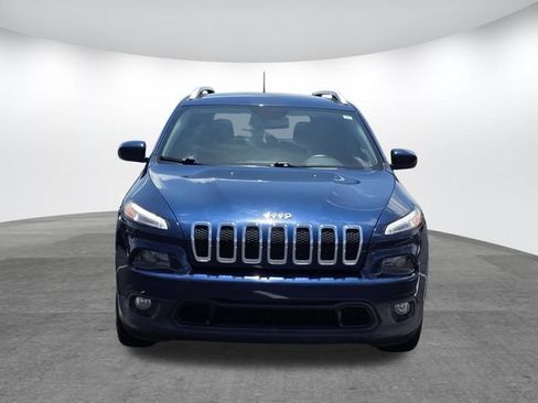 Used 2018 Jeep Cherokee Latitude FWD image 2