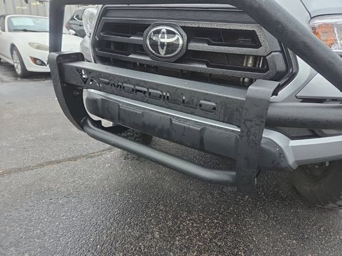 Used 2022 Toyota Tacoma SR image 10