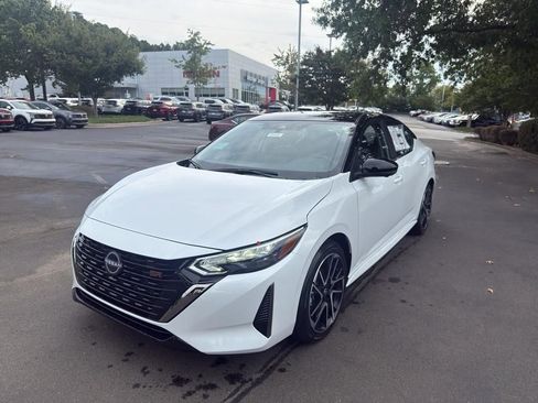 New 2025 Nissan Sentra SR image 3