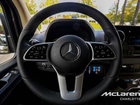 Used 2023 Mercedes-Benz Sprinter 3500 image 12