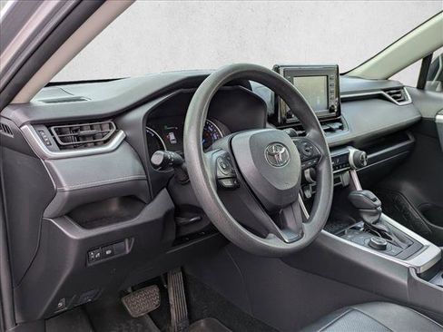 Used 2019 Toyota RAV4 LE image 10