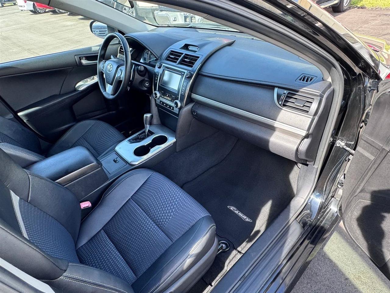 Used 2012 Toyota Camry SE FWD image 37