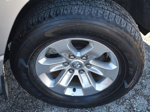 Used 2024 RAM 1500 Laramie AWD/4WD image 16