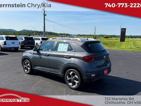 Used 2024 Hyundai Venue SEL FWD image 5