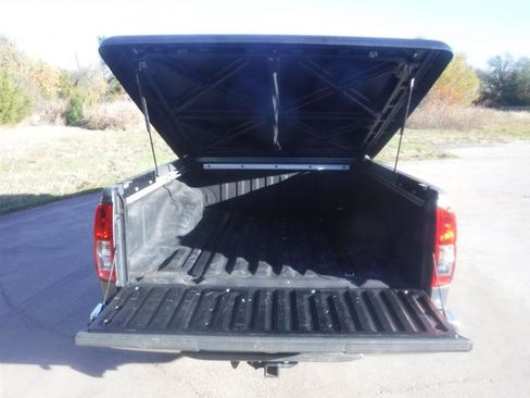 Used 2009 Nissan Frontier SE w/ SE Value Truck Pkg image 18