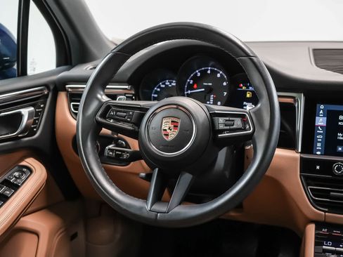 Certified 2024 Porsche Macan AWD/4WD image 19