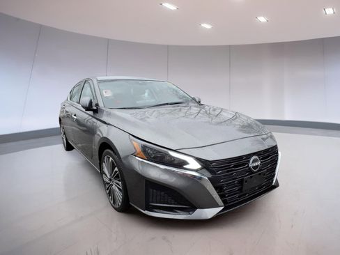 Used 2023 Nissan Altima 2.5 SL image 1