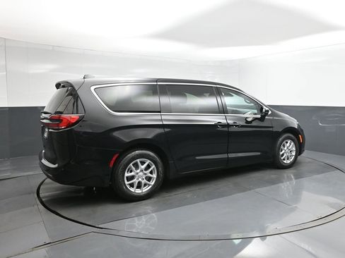 New 2026 Chrysler Pacifica Select image 15