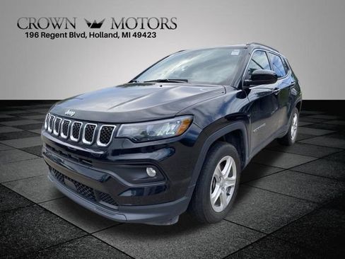 Used 2023 Jeep Compass Latitude w/ Convenience Group AWD/4WD image 3