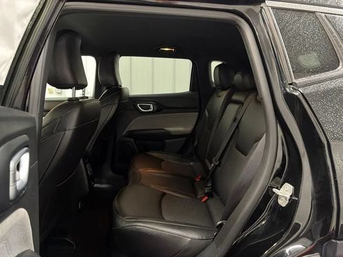 Used 2024 Jeep Compass Latitude AWD/4WD image 15