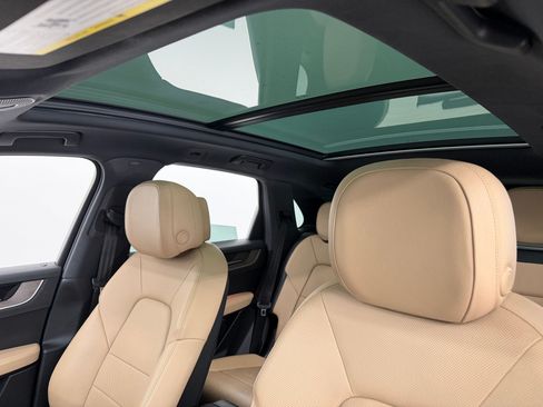 Certified 2025 Porsche Cayenne AWD/4WD image 25