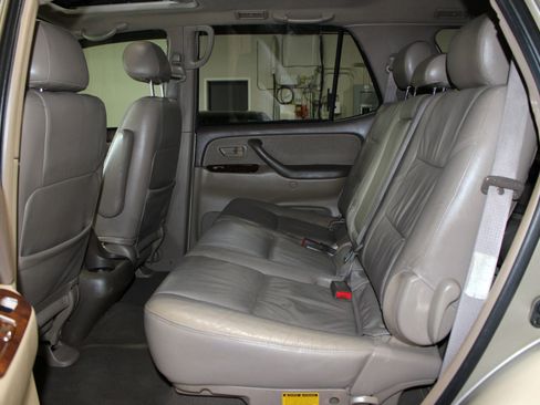 Used 2002 Toyota Sequoia SR5 image 22