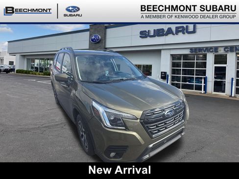 Used 2023 Subaru Forester Premium image 1