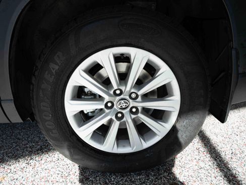 Used 2024 Toyota Grand Highlander XLE AWD/4WD image 30
