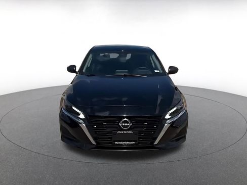 Used 2025 Nissan Altima 2.5 SV FWD image 4