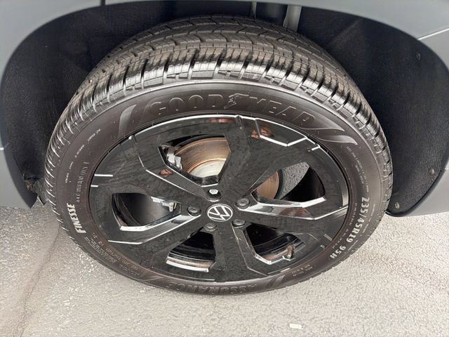 Used 2025 Volkswagen Taos SE AWD/4WD image 24