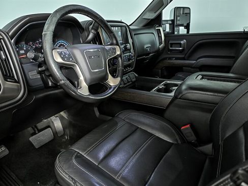 Used 2018 GMC Sierra 2500 Denali w/ Duramax Plus Package AWD/4WD image 15