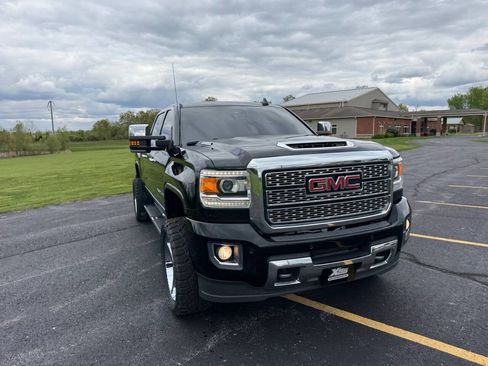 Used 2018 GMC Sierra 2500 Denali w/ Duramax Plus Package AWD/4WD image 4