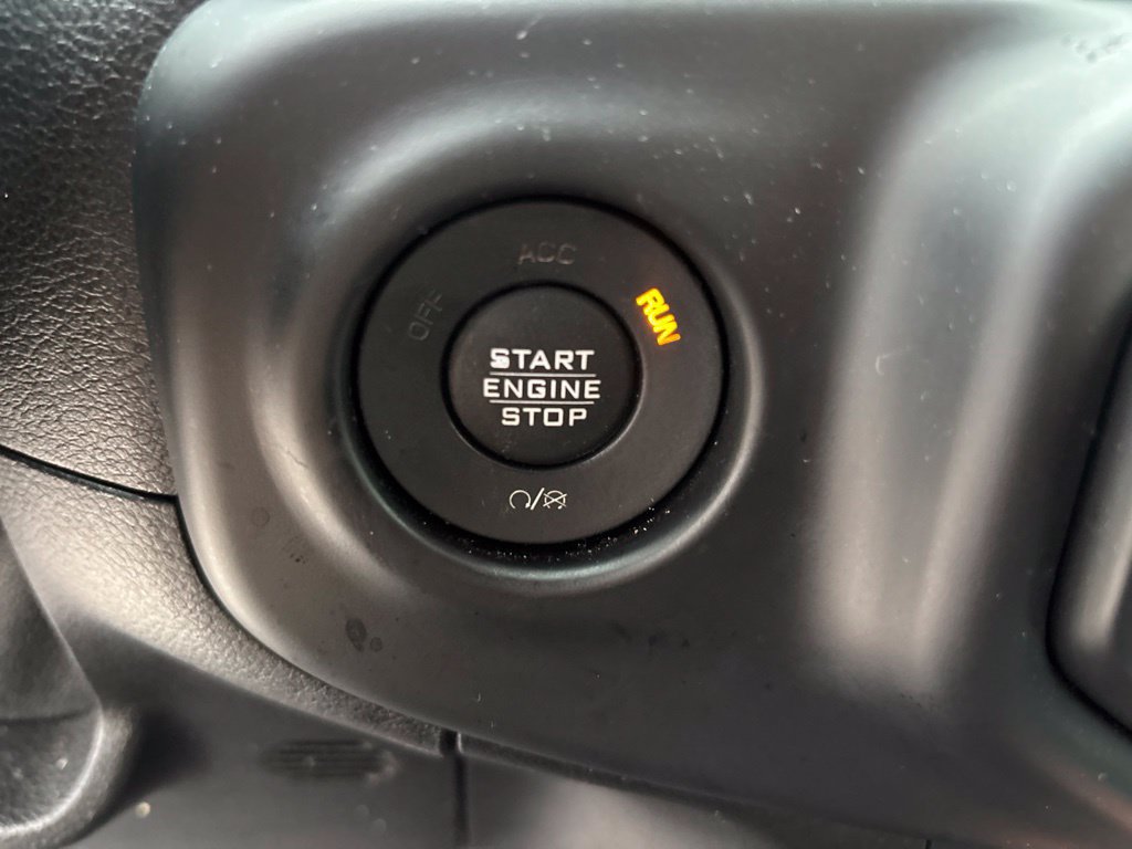 Used 2018 Jeep Wrangler Unlimited Sahara w/ Cold Weather Group AWD/4WD image 23