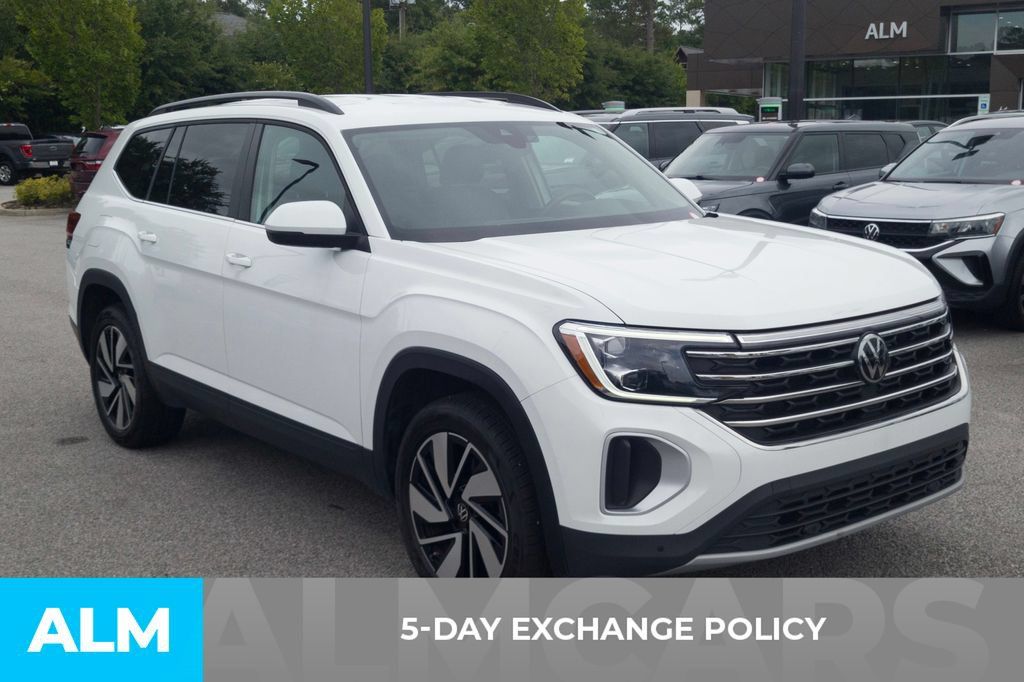 Used 2025 Volkswagen Atlas SE FWD image 3