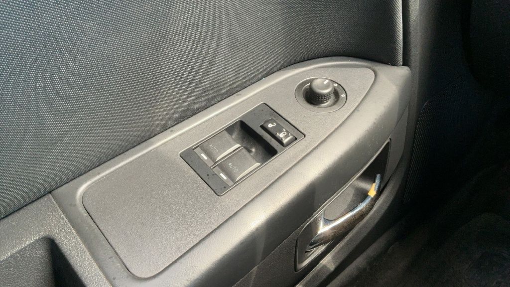Used 2010 Dodge Challenger SE RWD image 10