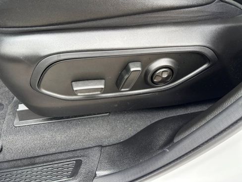 Used 2024 Jeep Grand Cherokee Limited w/ Black Appearance Package image 11