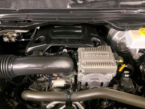 Used 2023 RAM 1500 Laramie AWD/4WD image 10