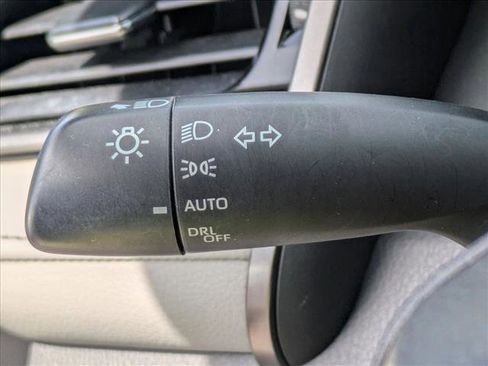 Used 2022 Toyota Camry SE w/ Convenience Package FWD image 10