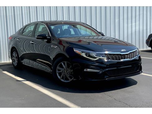 Used 2020 Kia Optima LX image 32