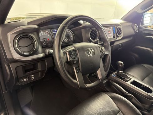 Used 2016 Toyota Tacoma TRD Sport w/ Towing Package image 4