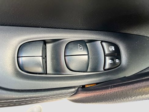 Used 2022 Nissan Rogue Sport S FWD image 17