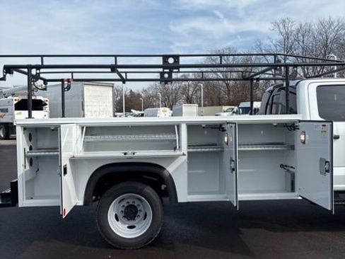 New 2026 Ford F550 4x4 Crew Cab image 16