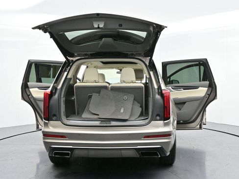 Used 2022 Cadillac XT6 Premium Luxury image 50