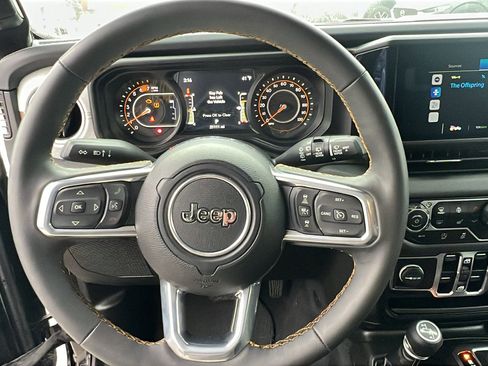 Used 2025 Jeep Wrangler Sahara image 26