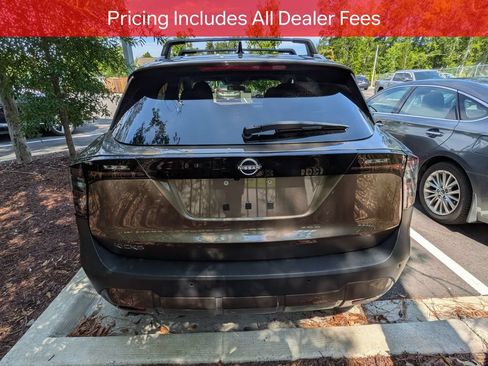 Used 2026 Nissan Kicks SV w/ SV Premium Package FWD image 5