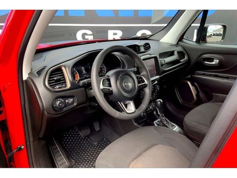 Used 2023 Jeep Renegade Latitude image 15