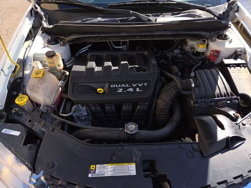 Used 2013 Dodge Avenger SE FWD image 11