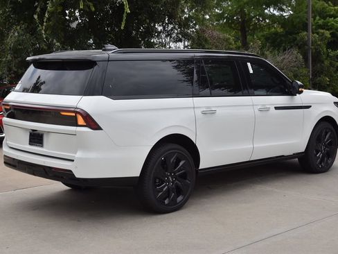 New 2026 Lincoln Navigator L Black Label AWD/4WD image 6
