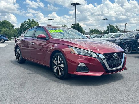 Used 2022 Nissan Altima 2.5 SV w/ SV Premium Package FWD image 2