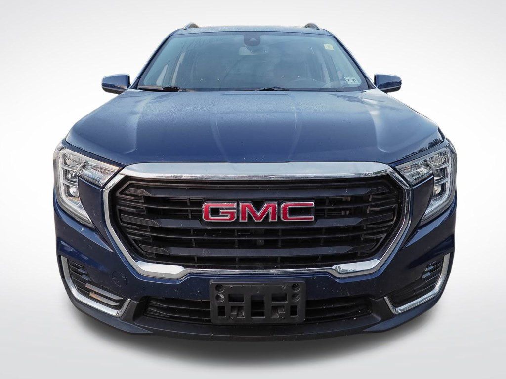 Used 2022 GMC Terrain SLE w/ Driver Convenience Package FWD image 2