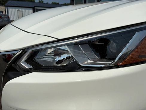 Used 2020 Nissan Altima 2.5 S FWD image 14